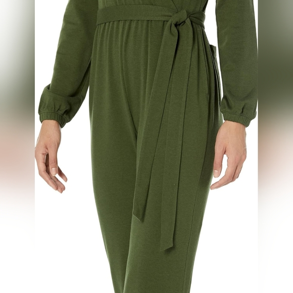 V-Neck Knit Jumpsuit - Picture 4 of 6